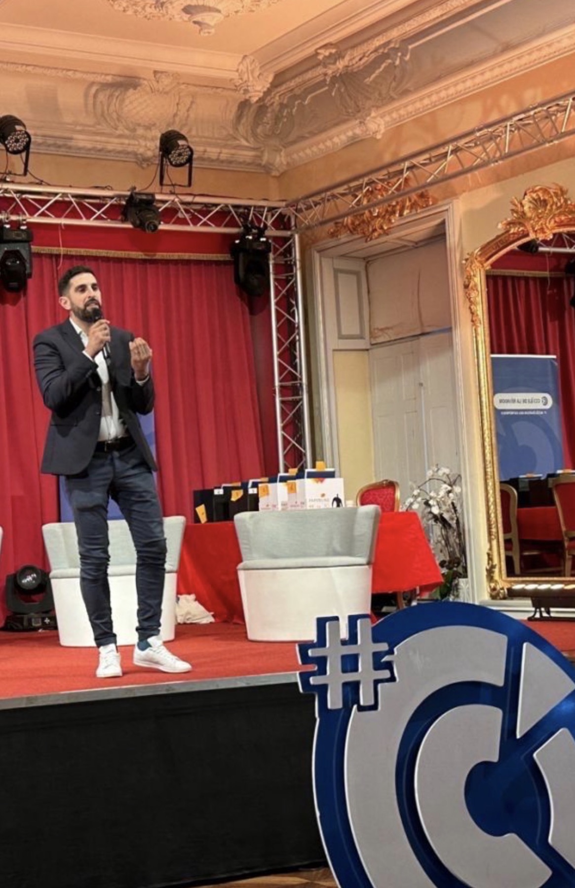 Naïm Zriouel lors d'une conférence